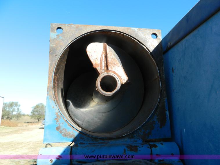 image for item K8238 Kinze 600 grain cart