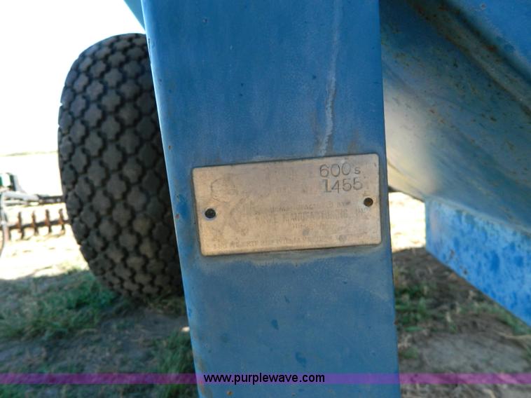 image for item K8238 Kinze 600 grain cart