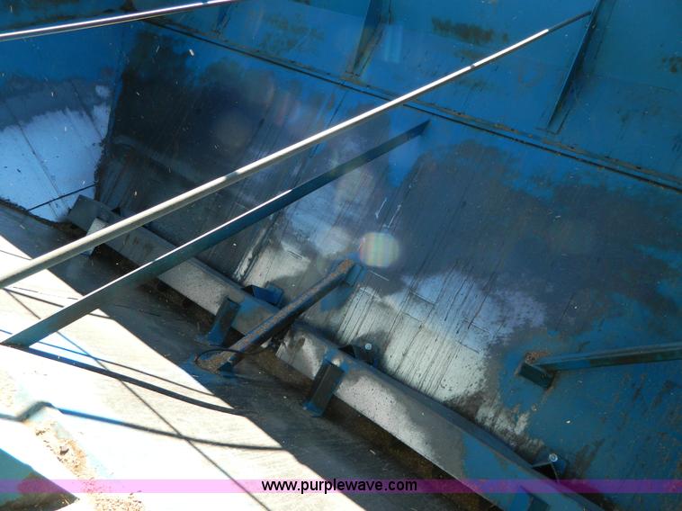 image for item K8238 Kinze 600 grain cart