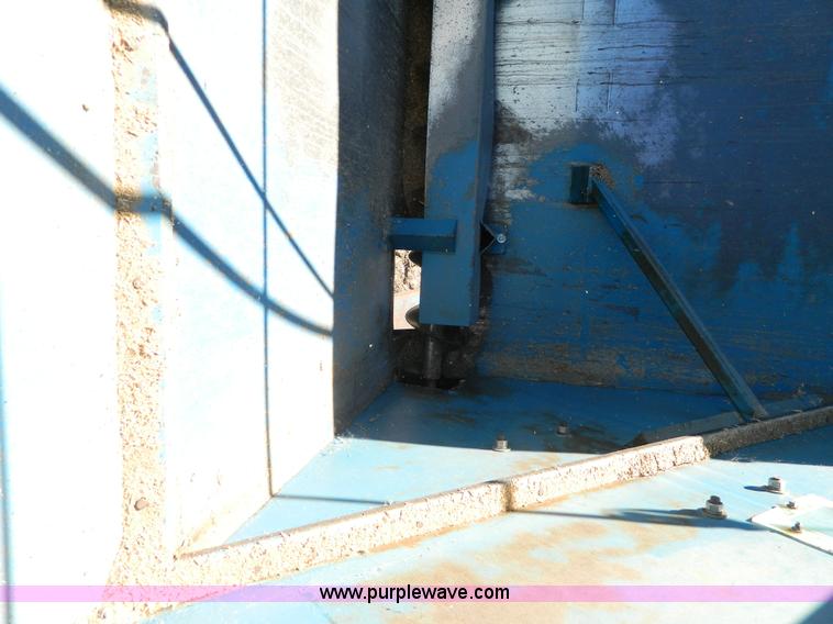 image for item K8238 Kinze 600 grain cart