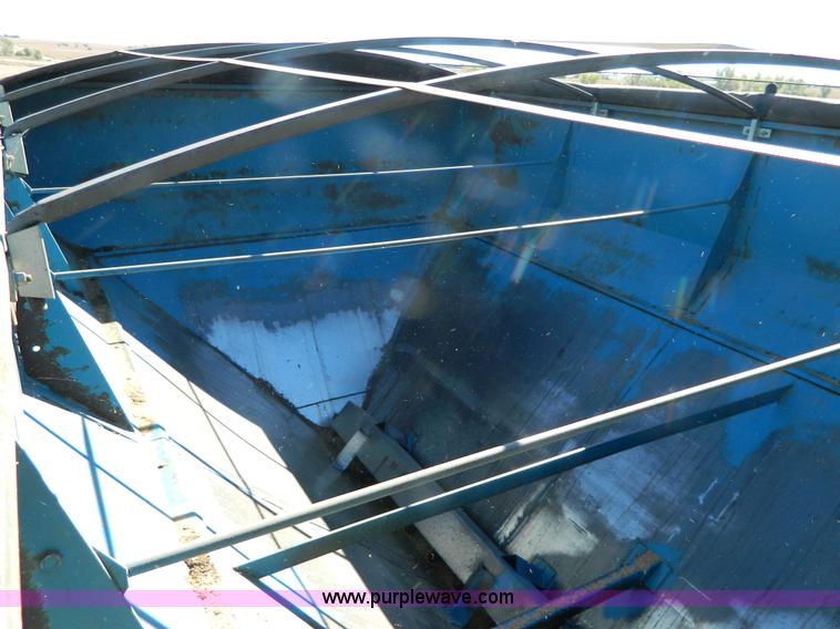 image for item K8238 Kinze 600 grain cart