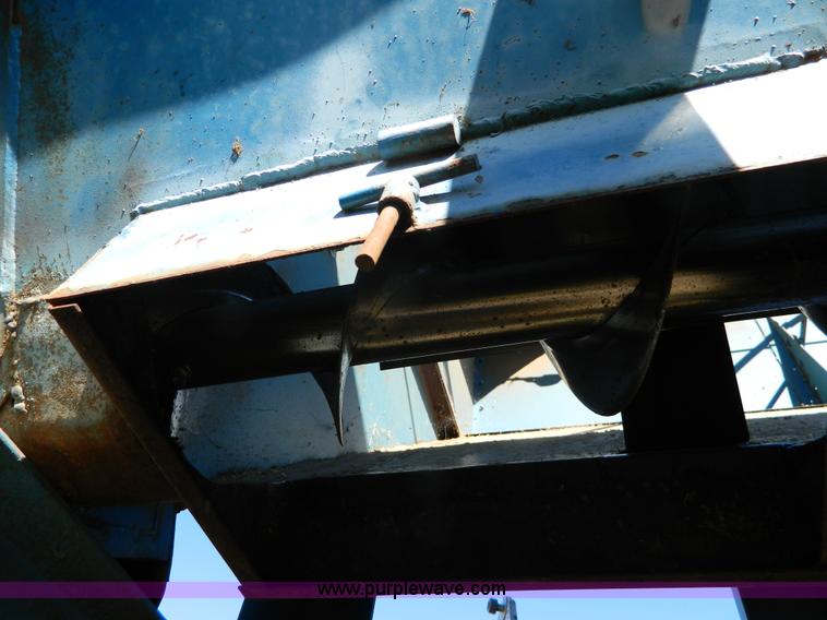 image for item K8238 Kinze 600 grain cart