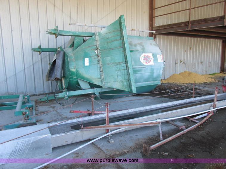 image for item L4116 Doyle upright fertilizer mixer and conveyor
