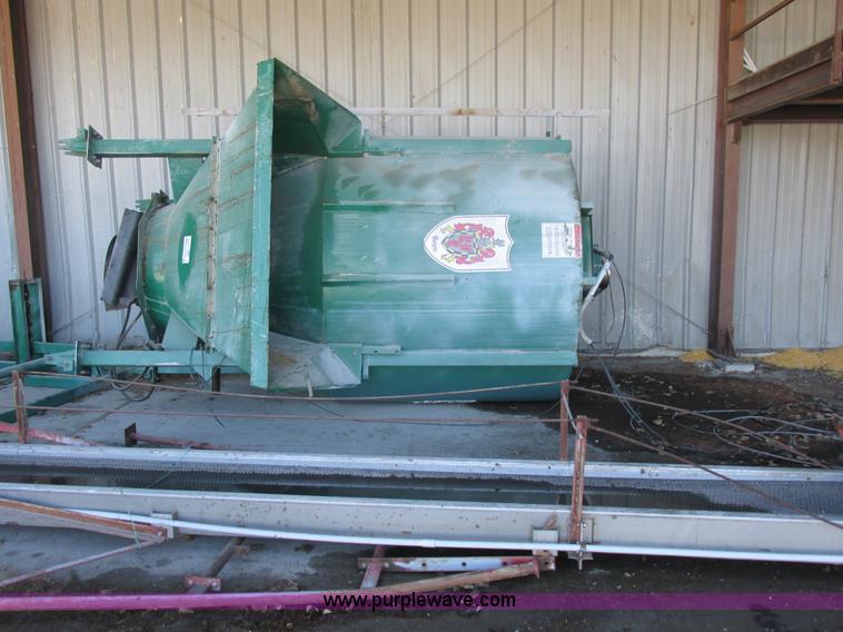 image for item L4116 Doyle upright fertilizer mixer and conveyor
