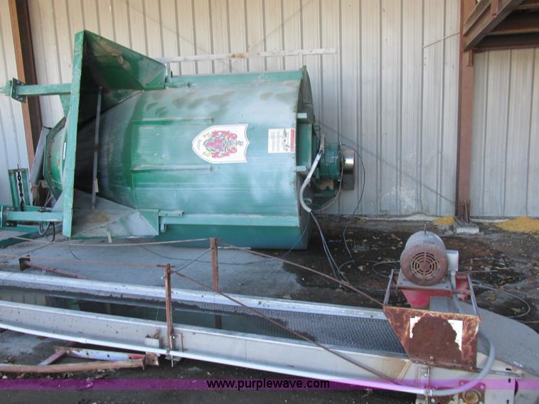 image for item L4116 Doyle upright fertilizer mixer and conveyor