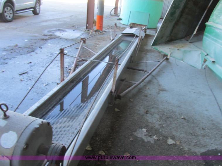 image for item L4116 Doyle upright fertilizer mixer and conveyor