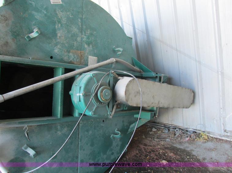 image for item L4116 Doyle upright fertilizer mixer and conveyor