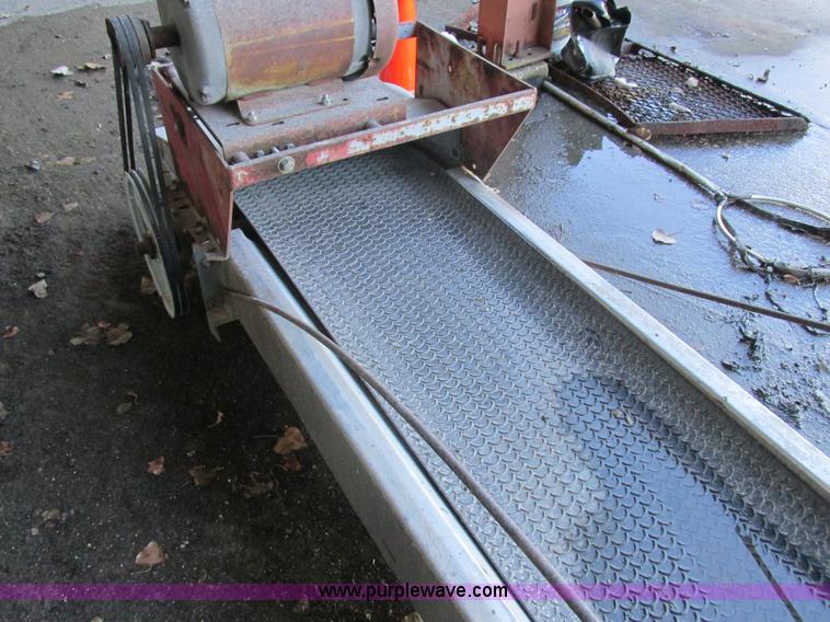 image for item L4116 Doyle upright fertilizer mixer and conveyor