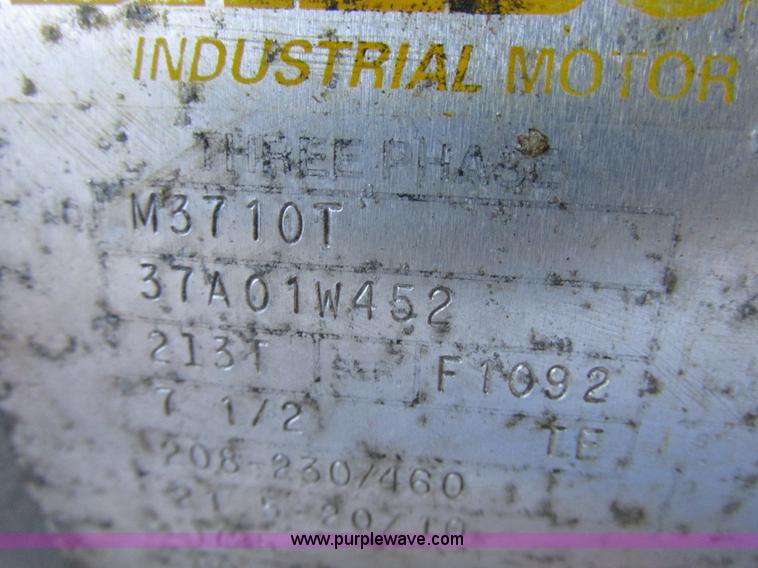 image for item L4116 Doyle upright fertilizer mixer and conveyor