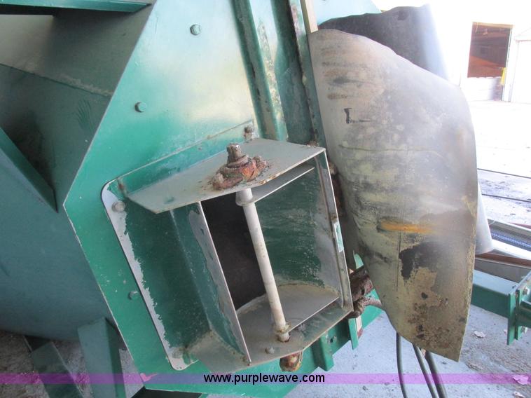 image for item L4116 Doyle upright fertilizer mixer and conveyor