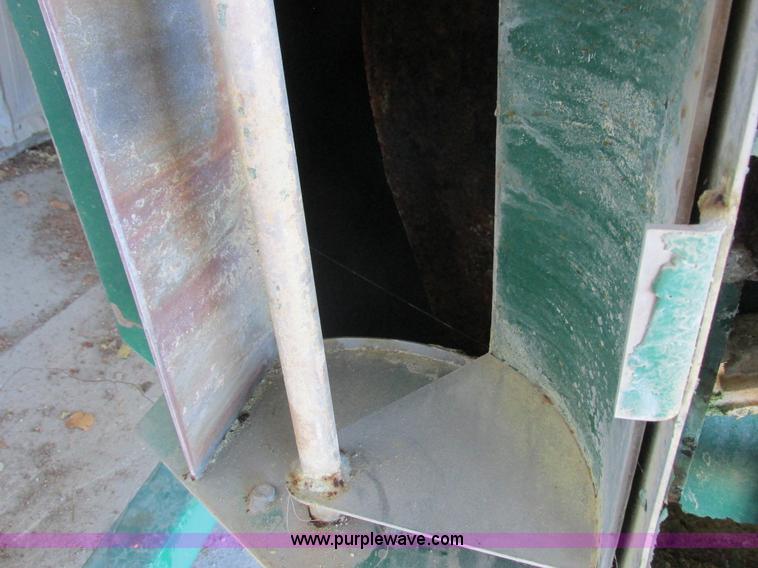 image for item L4116 Doyle upright fertilizer mixer and conveyor