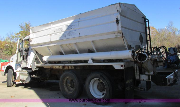 image for item L4119 1991 Kenworth T800 tender truck