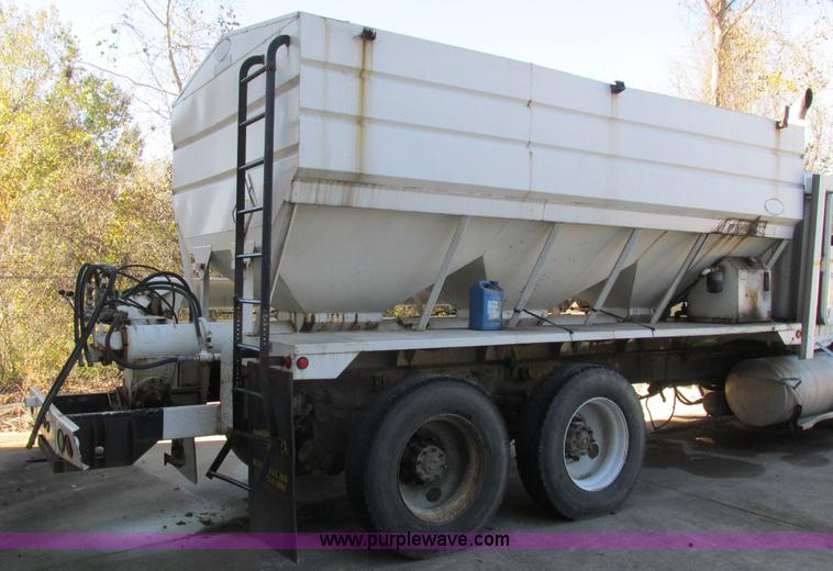 image for item L4119 1991 Kenworth T800 tender truck