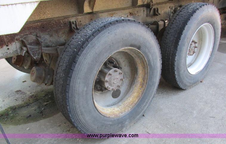 image for item L4119 1991 Kenworth T800 tender truck