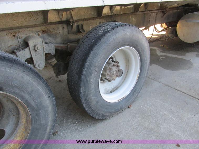 image for item L4119 1991 Kenworth T800 tender truck