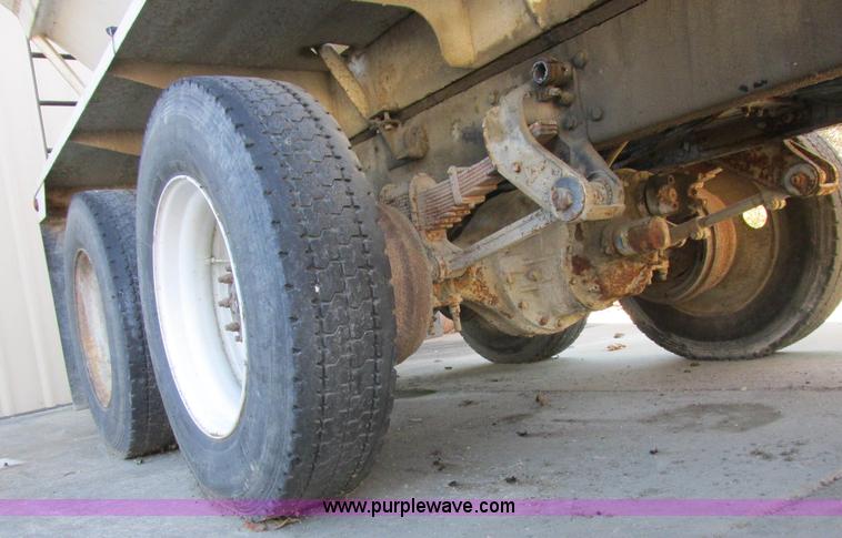 image for item L4119 1991 Kenworth T800 tender truck