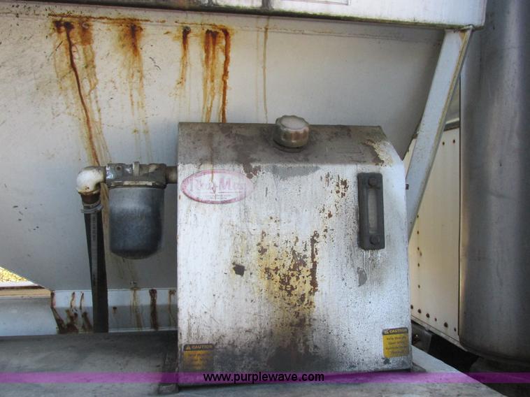 image for item L4119 1991 Kenworth T800 tender truck