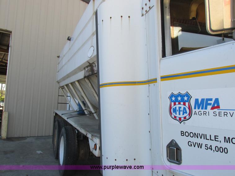 image for item L4119 1991 Kenworth T800 tender truck