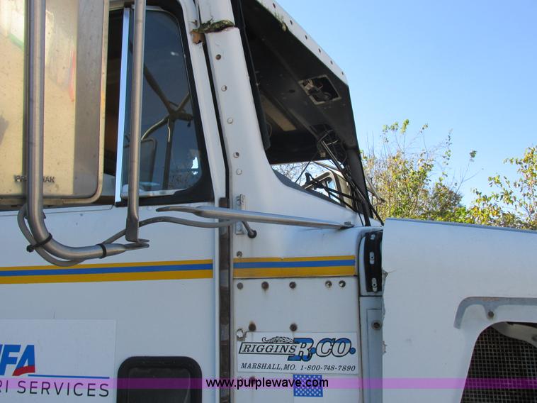 image for item L4119 1991 Kenworth T800 tender truck