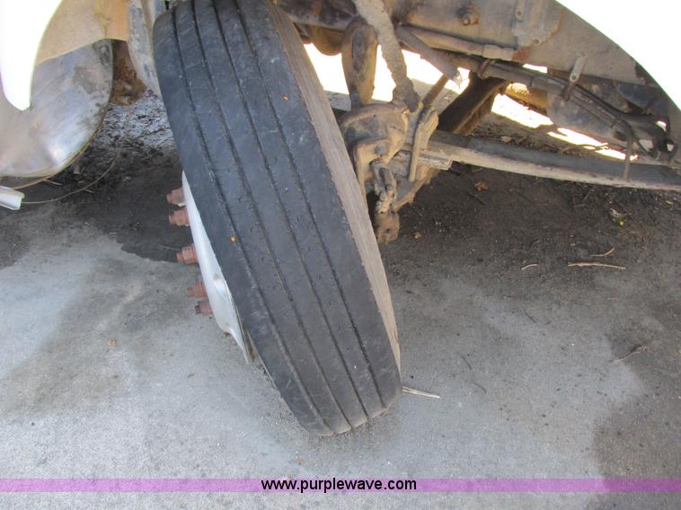 image for item L4119 1991 Kenworth T800 tender truck