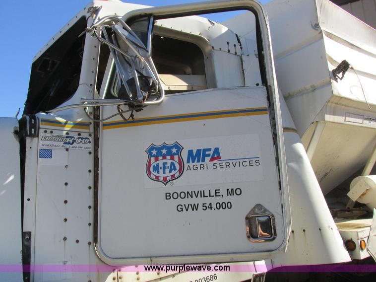 image for item L4119 1991 Kenworth T800 tender truck