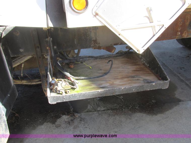 image for item L4119 1991 Kenworth T800 tender truck