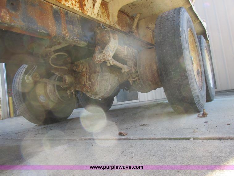 image for item L4119 1991 Kenworth T800 tender truck