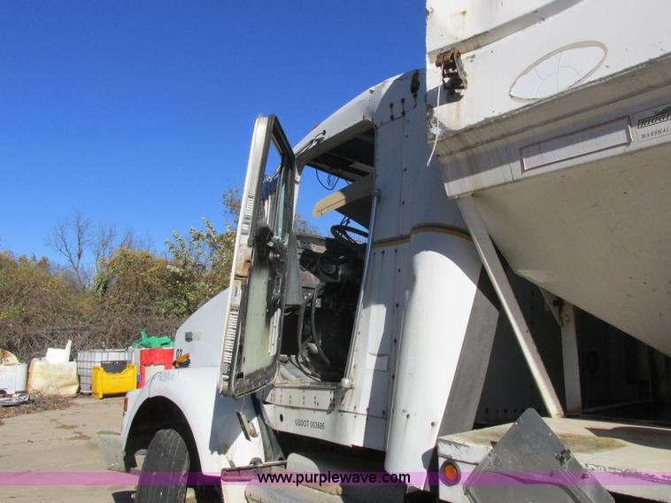 image for item L4119 1991 Kenworth T800 tender truck