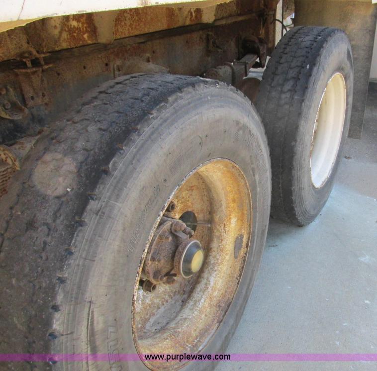 image for item L4119 1991 Kenworth T800 tender truck