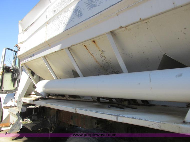 image for item L4119 1991 Kenworth T800 tender truck