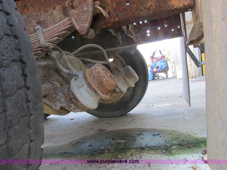 image for item L4119 1991 Kenworth T800 tender truck