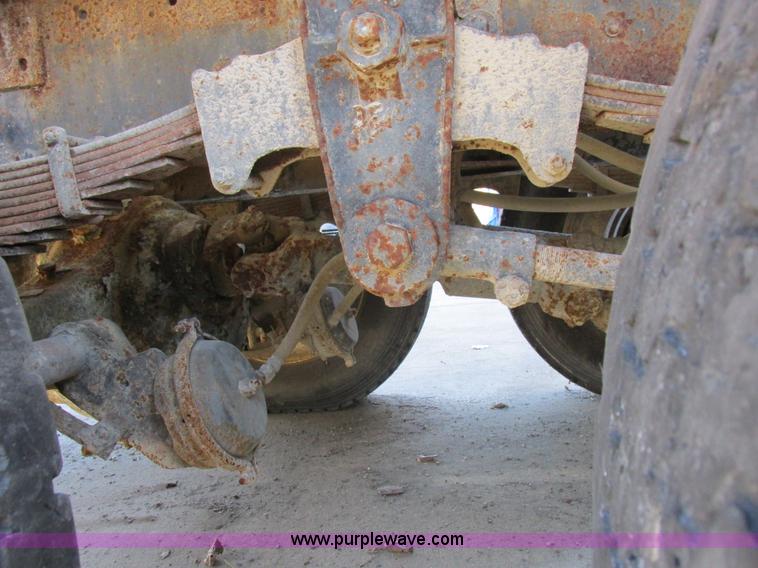 image for item L4119 1991 Kenworth T800 tender truck