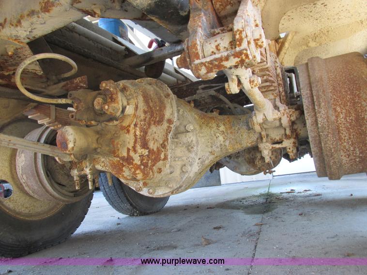 image for item L4119 1991 Kenworth T800 tender truck