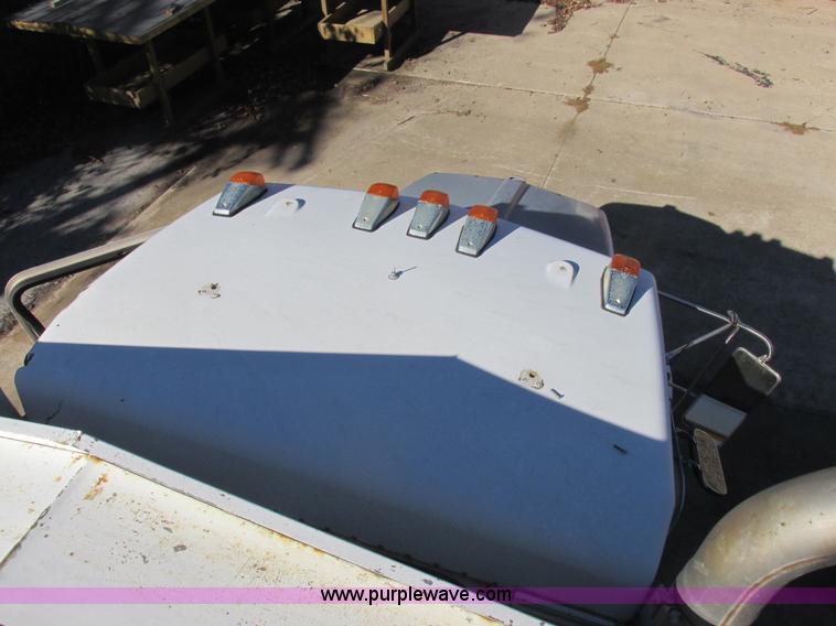 image for item L4119 1991 Kenworth T800 tender truck