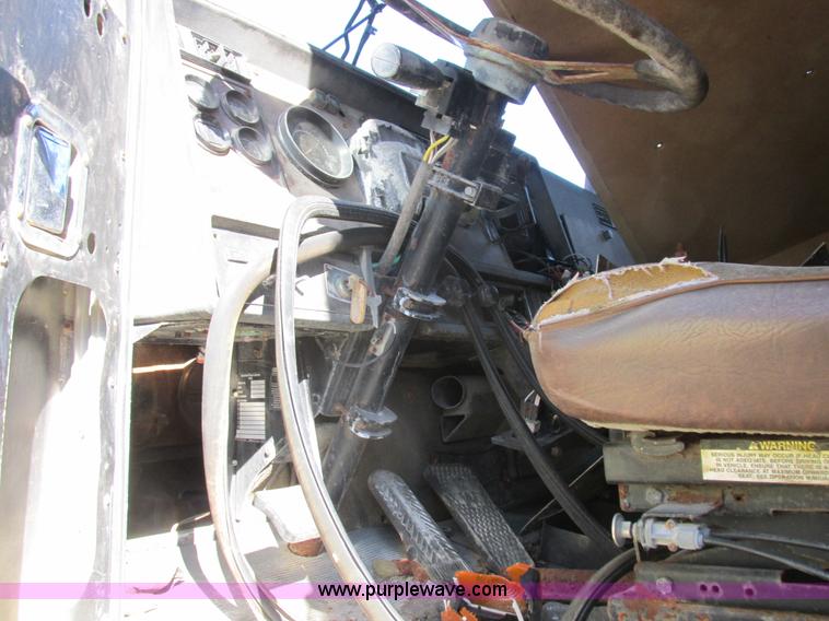 image for item L4119 1991 Kenworth T800 tender truck