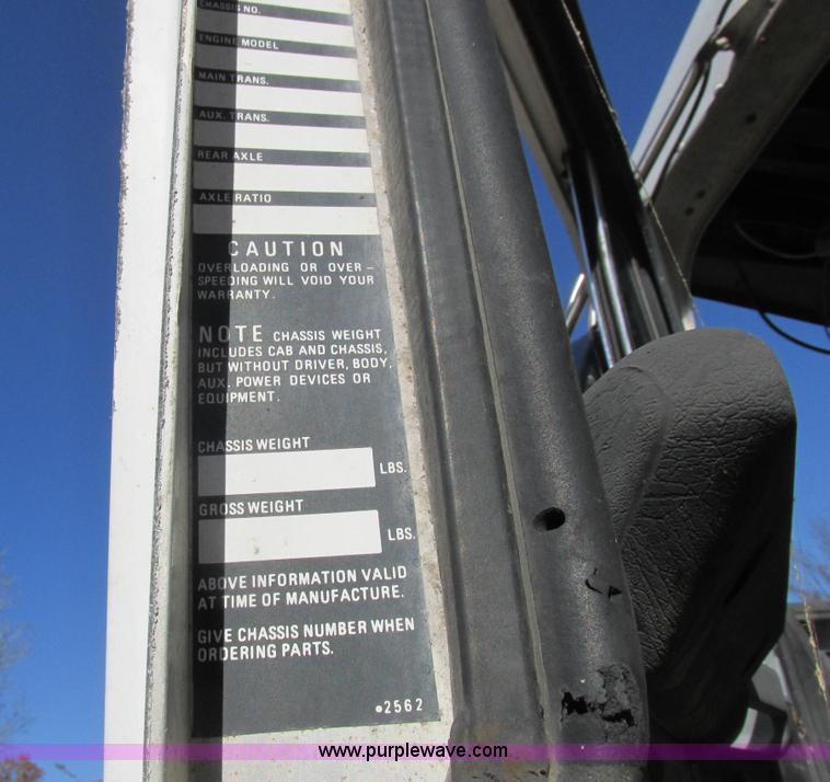 image for item L4119 1991 Kenworth T800 tender truck