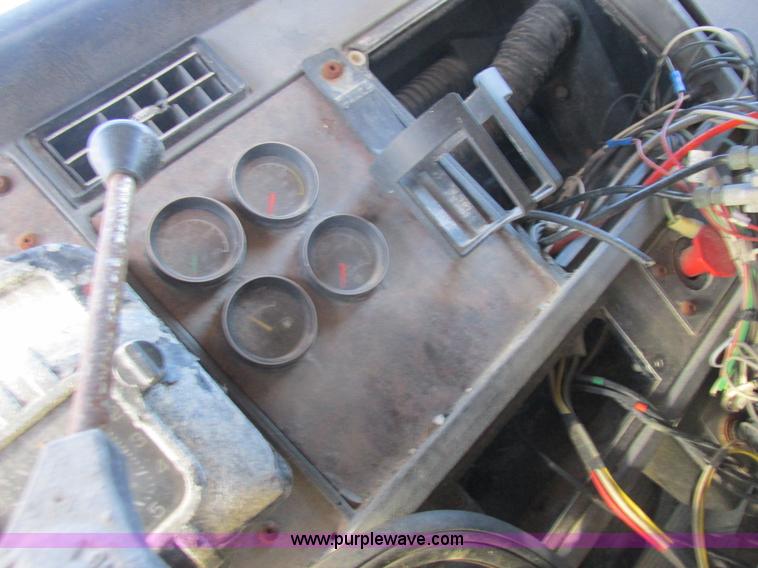 image for item L4119 1991 Kenworth T800 tender truck