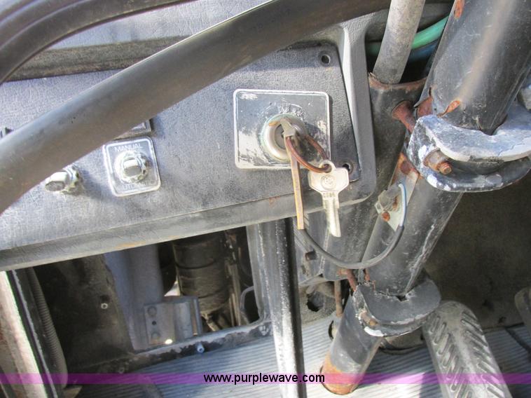 image for item L4119 1991 Kenworth T800 tender truck