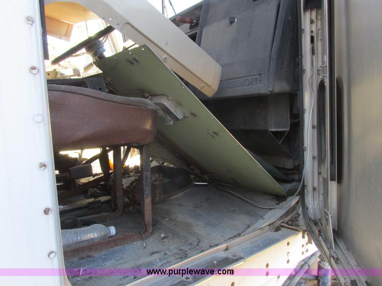 image for item L4119 1991 Kenworth T800 tender truck