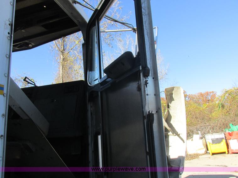 image for item L4119 1991 Kenworth T800 tender truck