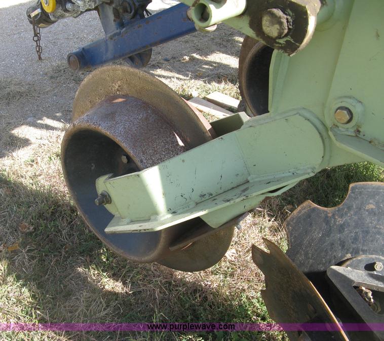 image for item L6435 2004 Orthman 1tRipr 836-011 strip tiller