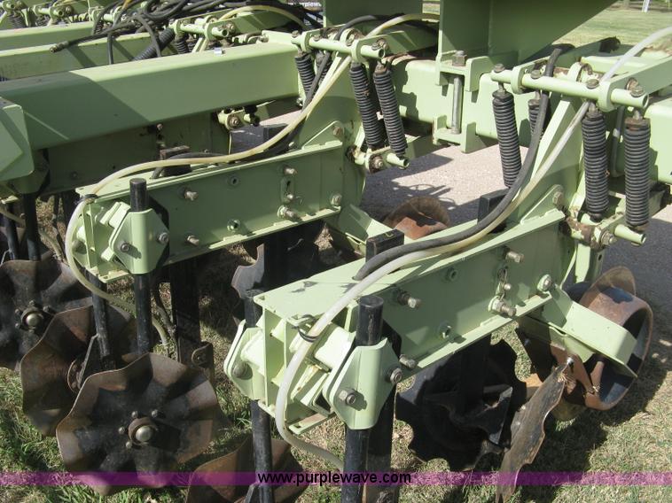 image for item L6435 2004 Orthman 1tRipr 836-011 strip tiller