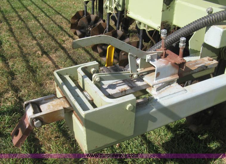 image for item L6435 2004 Orthman 1tRipr 836-011 strip tiller