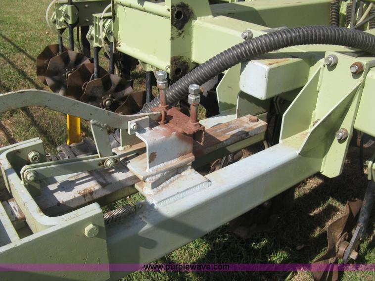 image for item L6435 2004 Orthman 1tRipr 836-011 strip tiller