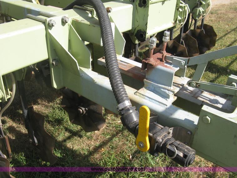 image for item L6435 2004 Orthman 1tRipr 836-011 strip tiller