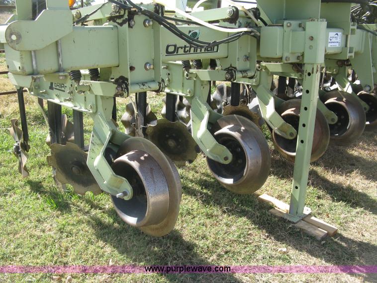 image for item L6435 2004 Orthman 1tRipr 836-011 strip tiller