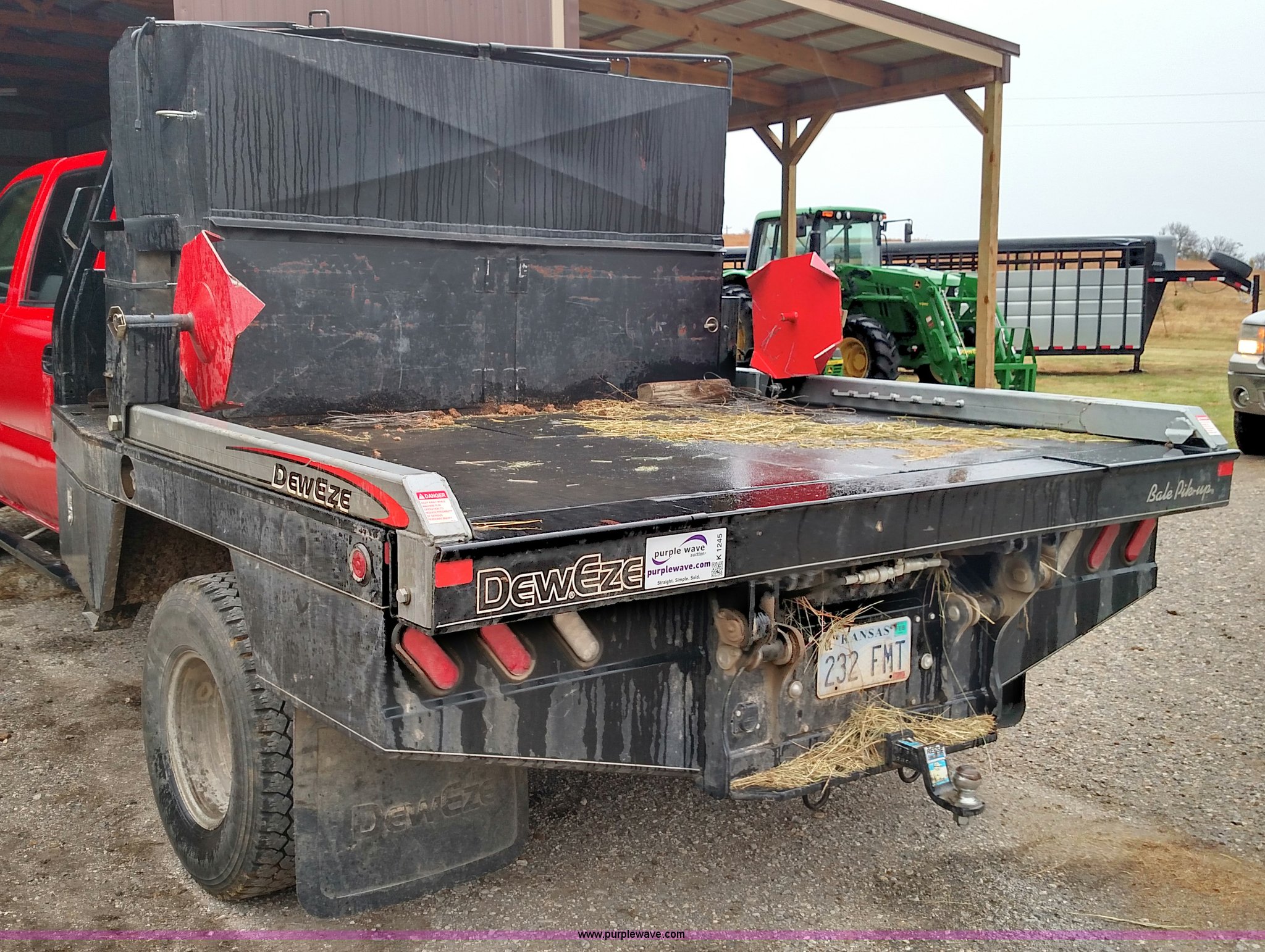 2014 DewEze 778 bale bed in Dexter, KS Item K1245 sold Purple Wave