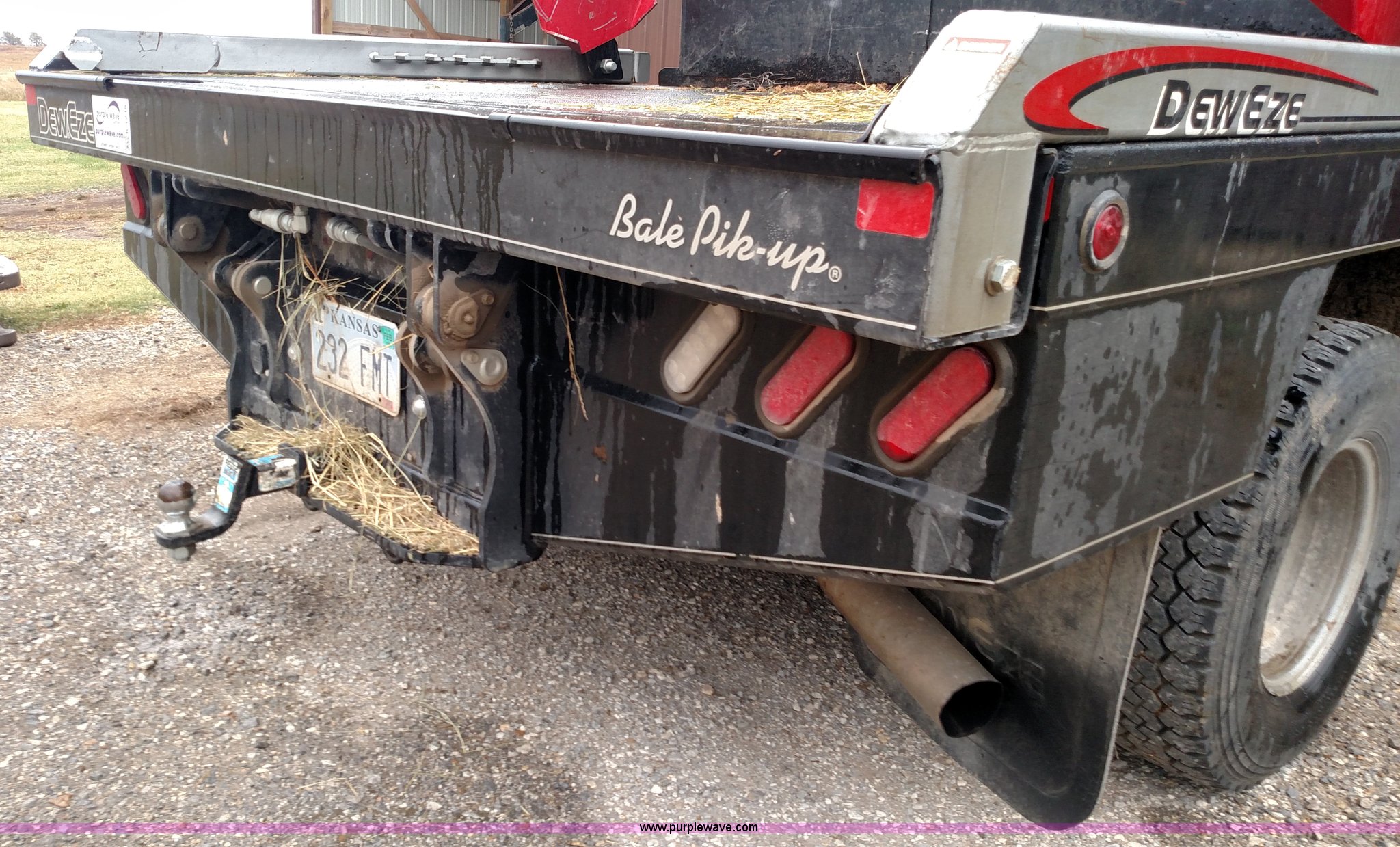 2014 DewEze 778 bale bed in Dexter, KS Item K1245 sold Purple Wave