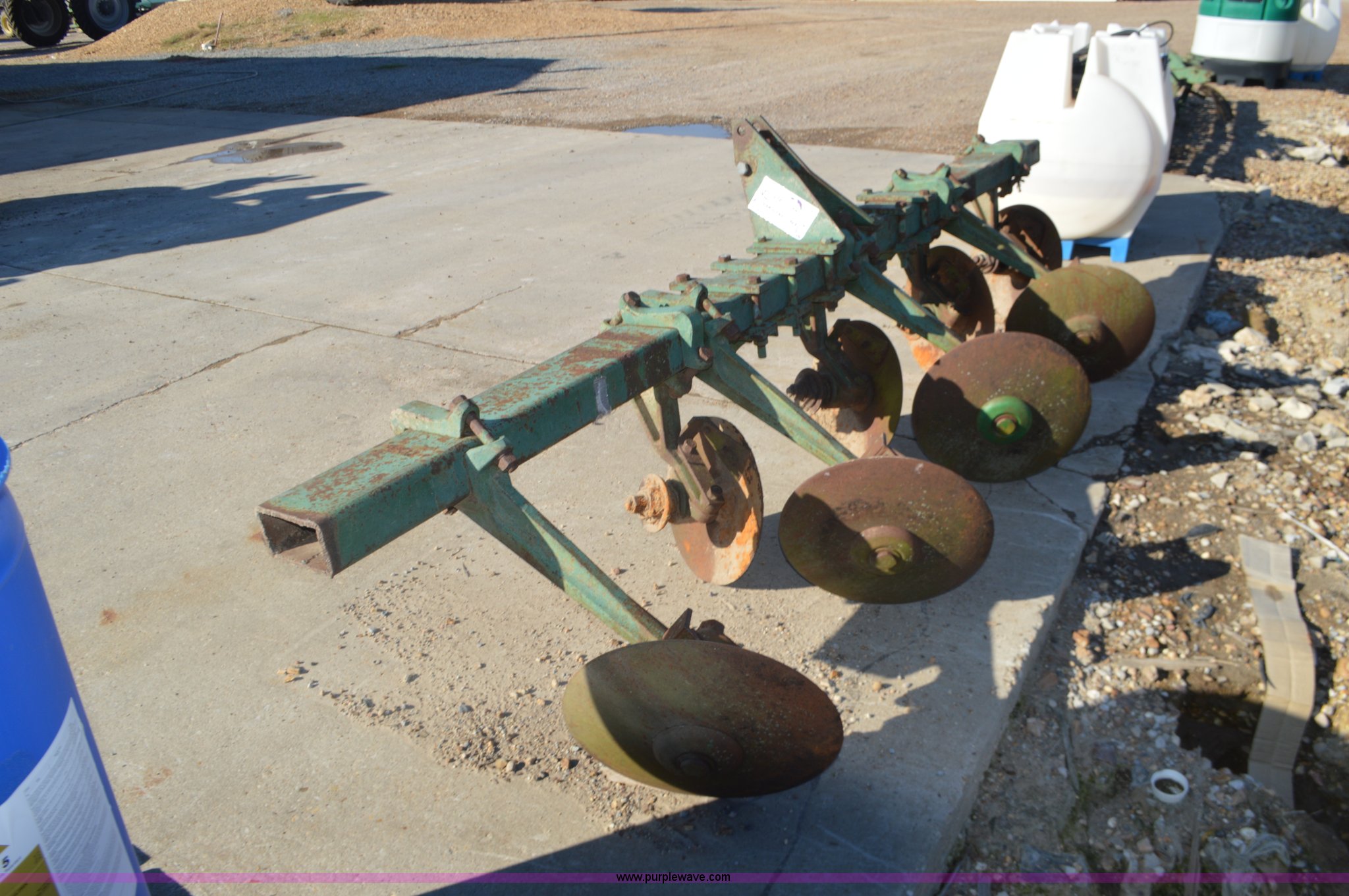 John Deere hipper in Essex, MO Item K7564 sold Purple Wave