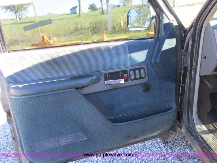 image for item AW9624 1991 Chevrolet 2500 pickup truck